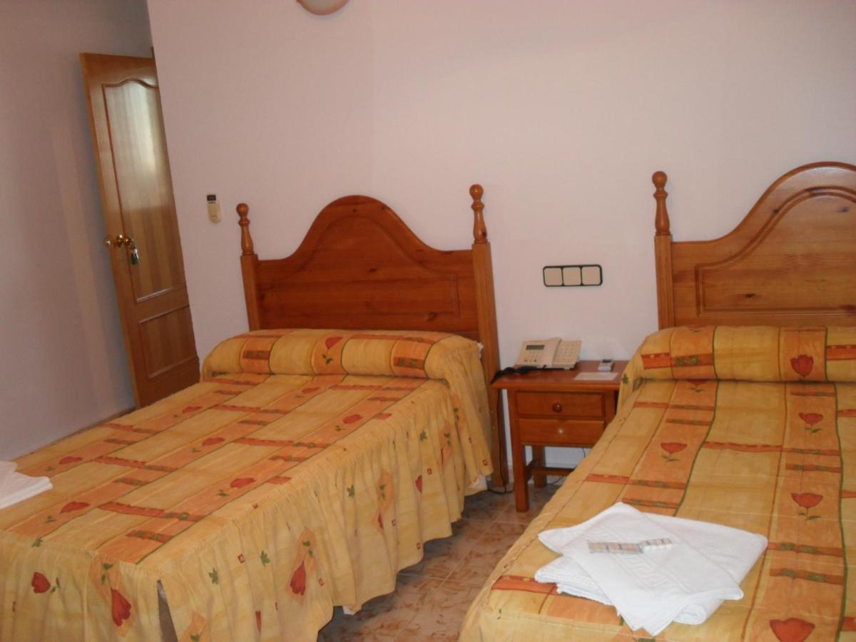 Hostal La Paz Осса-де-Монтьель Номер фото