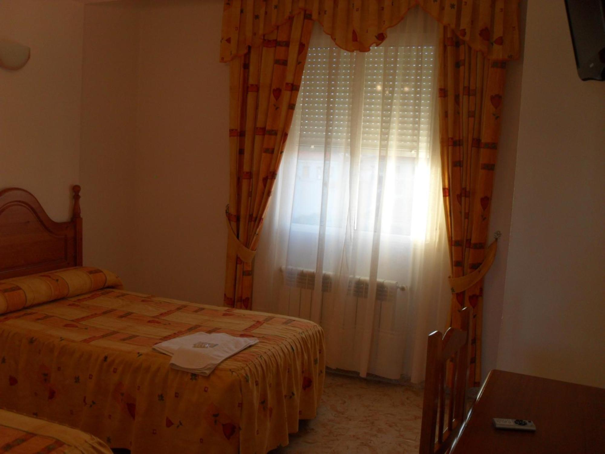 Hostal La Paz Осса-де-Монтьель Номер фото