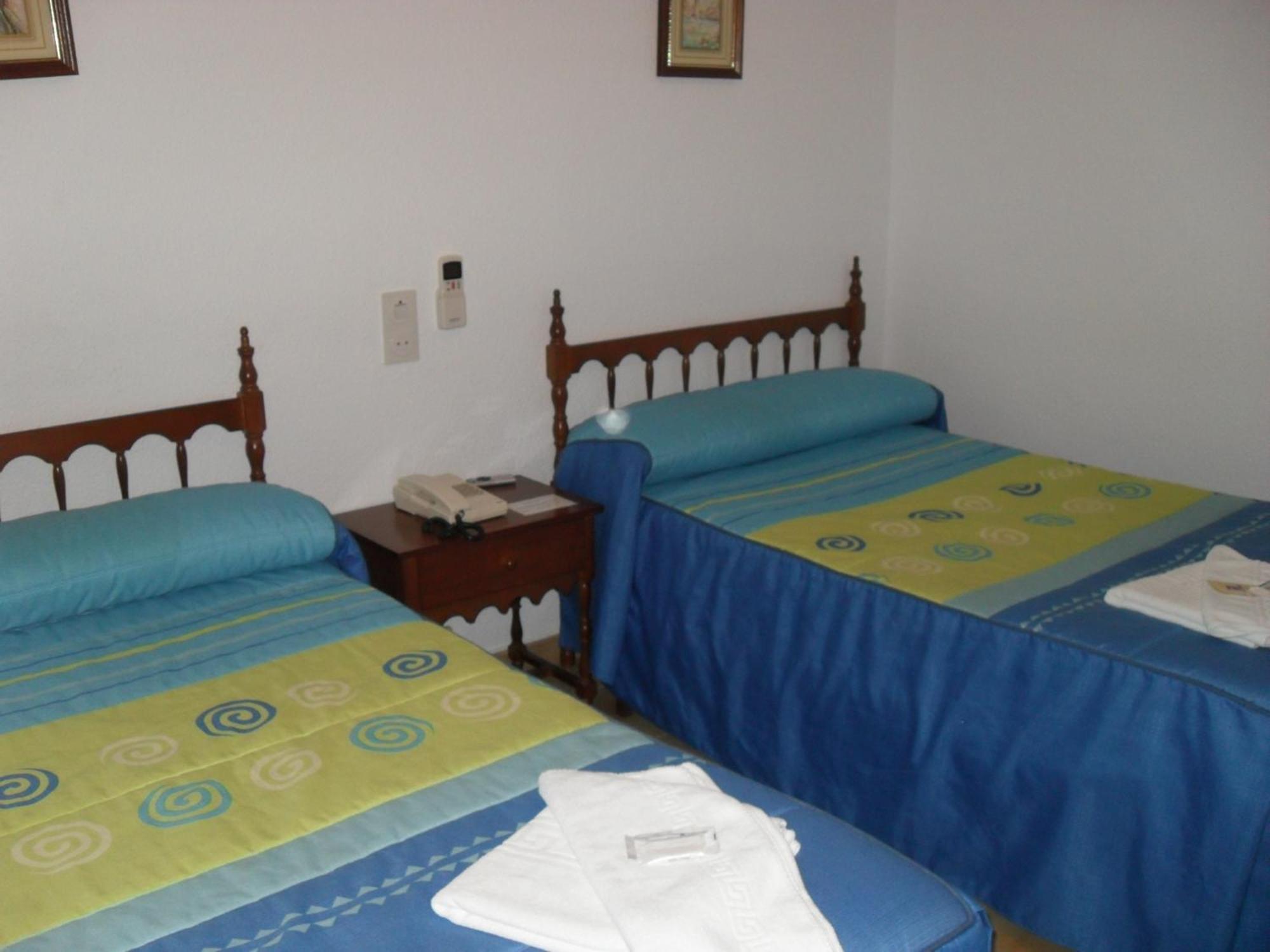 Hostal La Paz Осса-де-Монтьель Номер фото