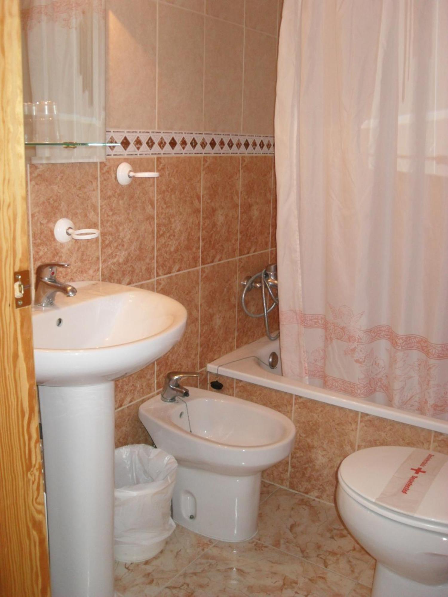 Hostal La Paz Осса-де-Монтьель Номер фото