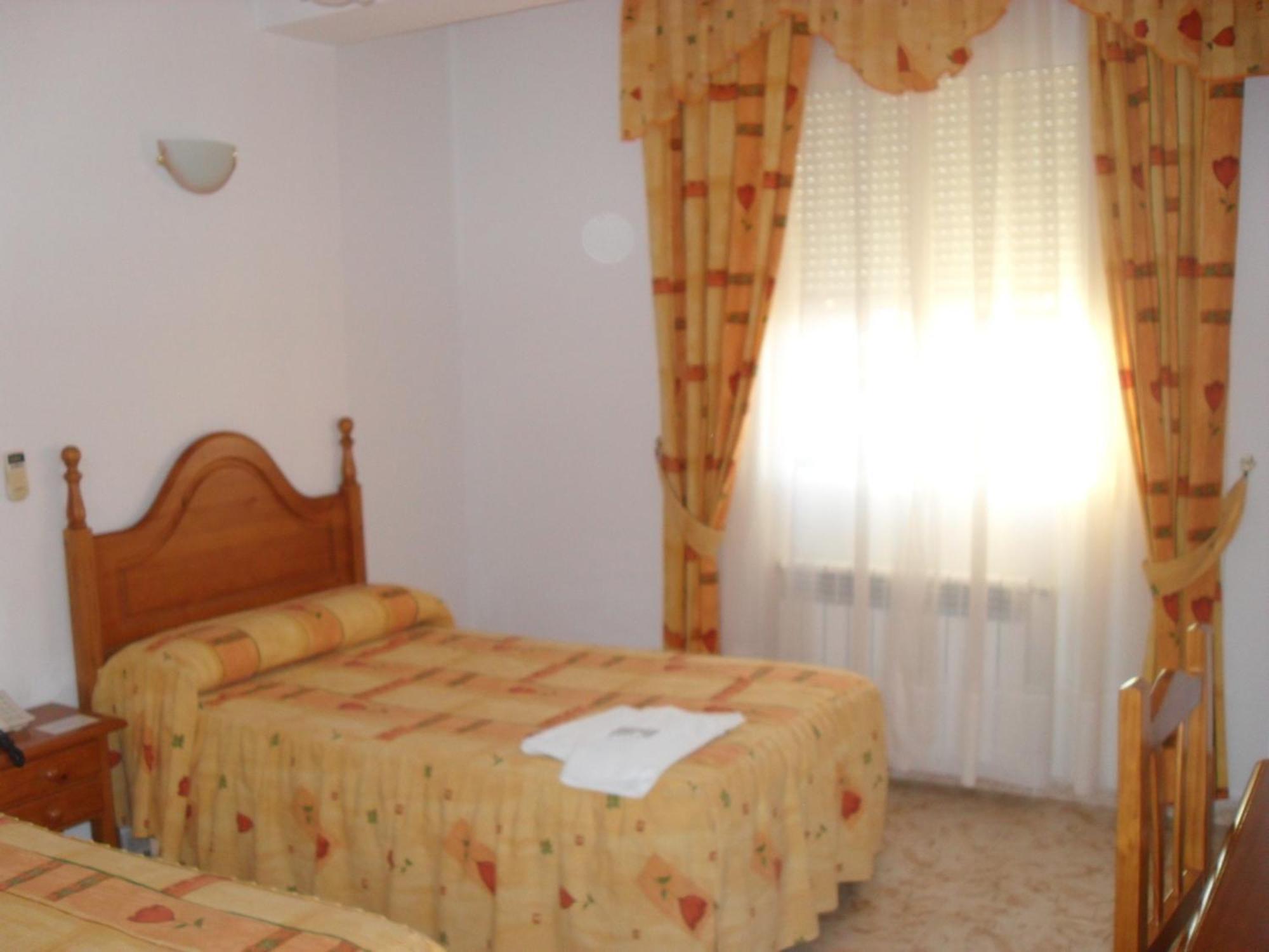 Hostal La Paz Осса-де-Монтьель Номер фото