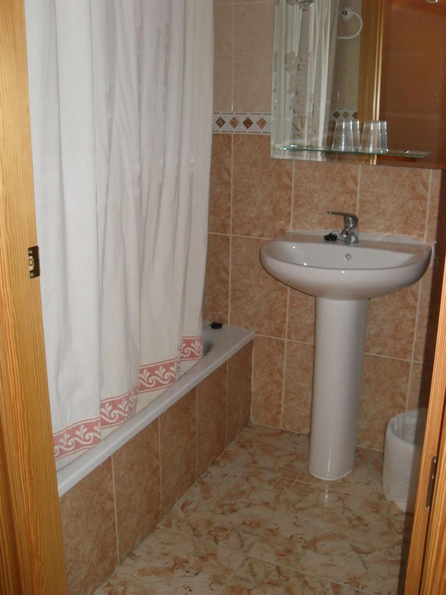 Hostal La Paz Осса-де-Монтьель Номер фото