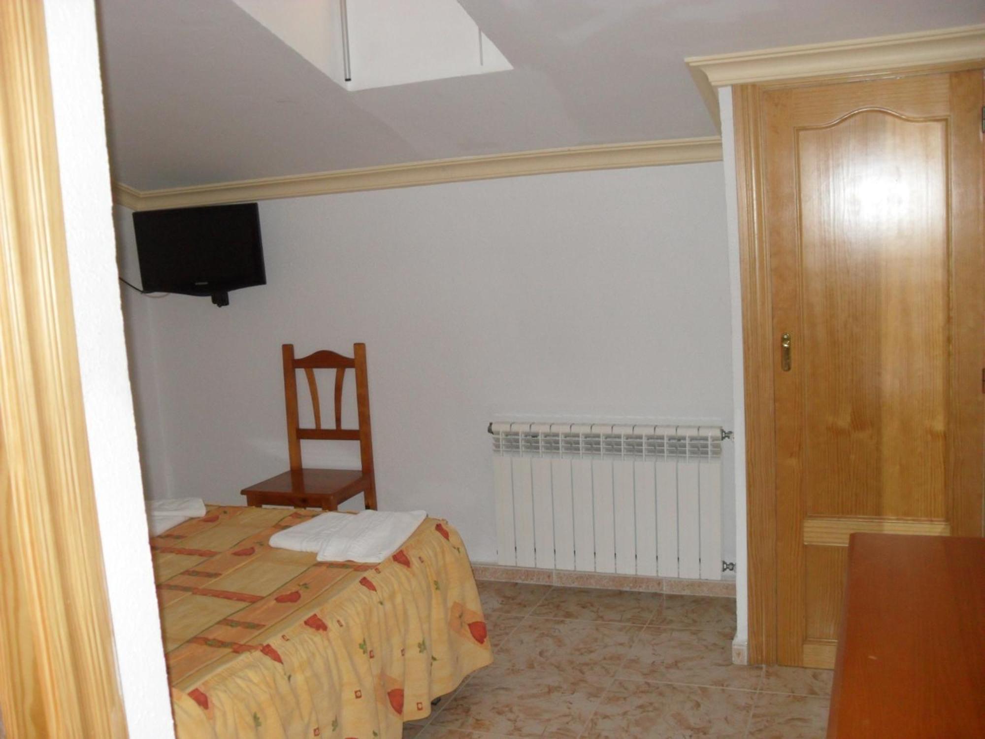 Hostal La Paz Осса-де-Монтьель Номер фото