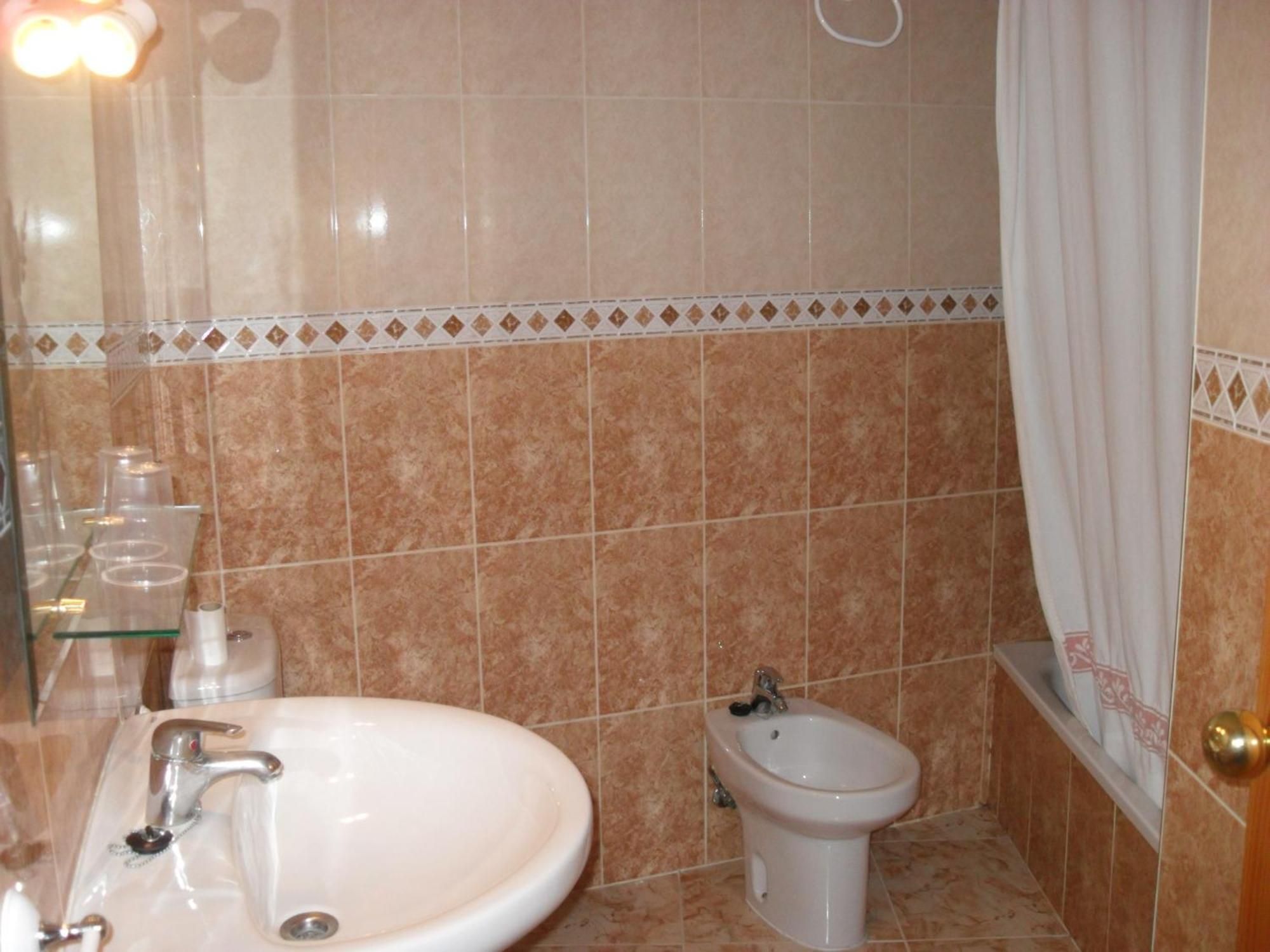 Hostal La Paz Осса-де-Монтьель Номер фото