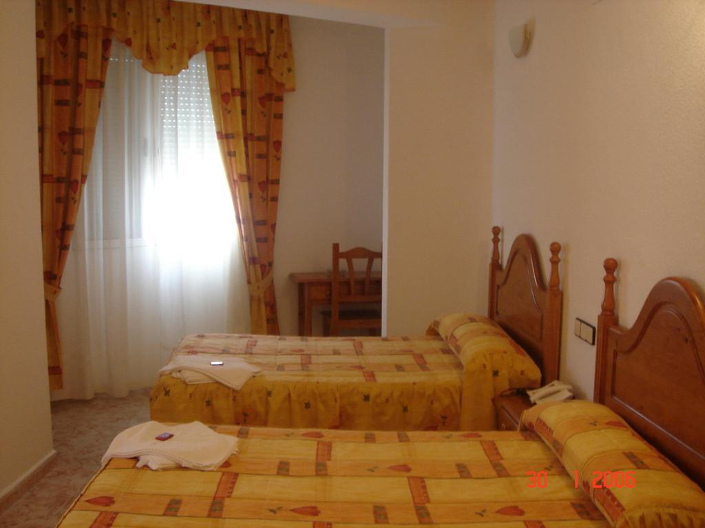 Hostal La Paz Осса-де-Монтьель Экстерьер фото