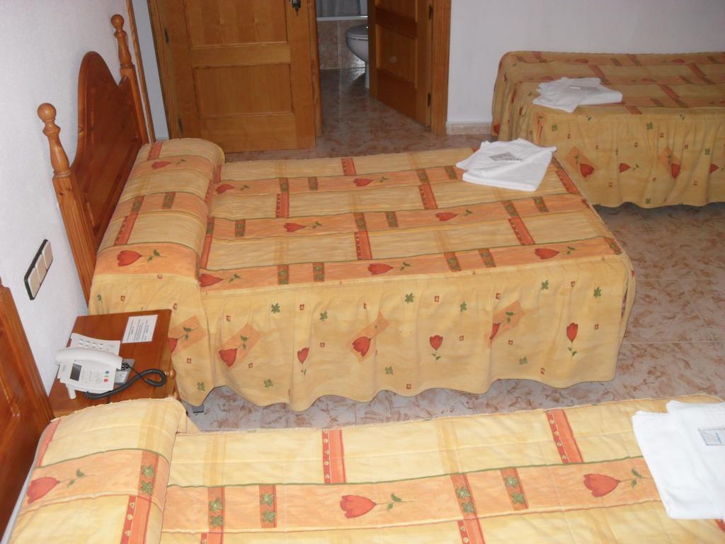 Hostal La Paz Осса-де-Монтьель Номер фото